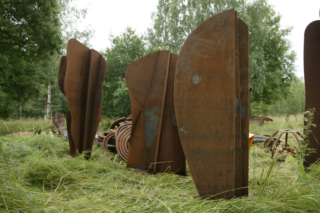 Photograph of Sculptures of steel by Howard Smith